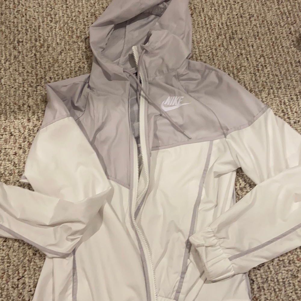Women’s Nike wind breaker